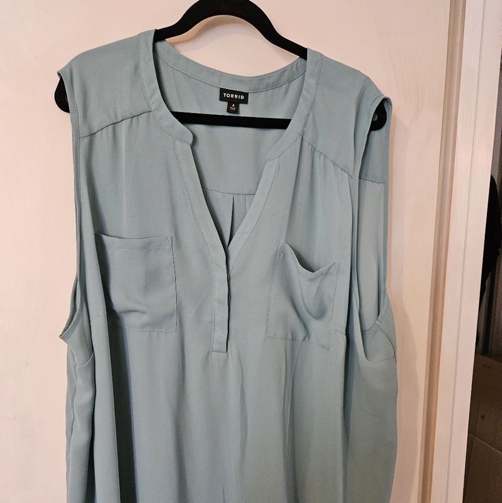 Torrid sleeveless blouse
